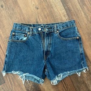 Women 550 levi dark wash shorts